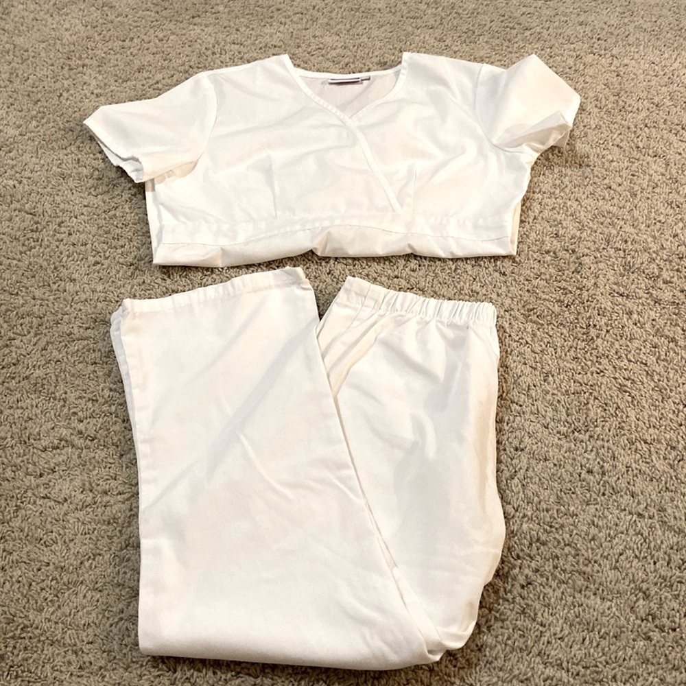 NWOT Stretch by Cherokee Workwear Women’s Modern Fit Cargo Top and Pants